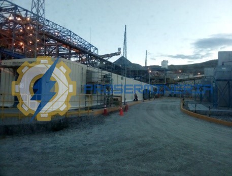 Equipo técnico PROSER MINERÍA trabajando en campo